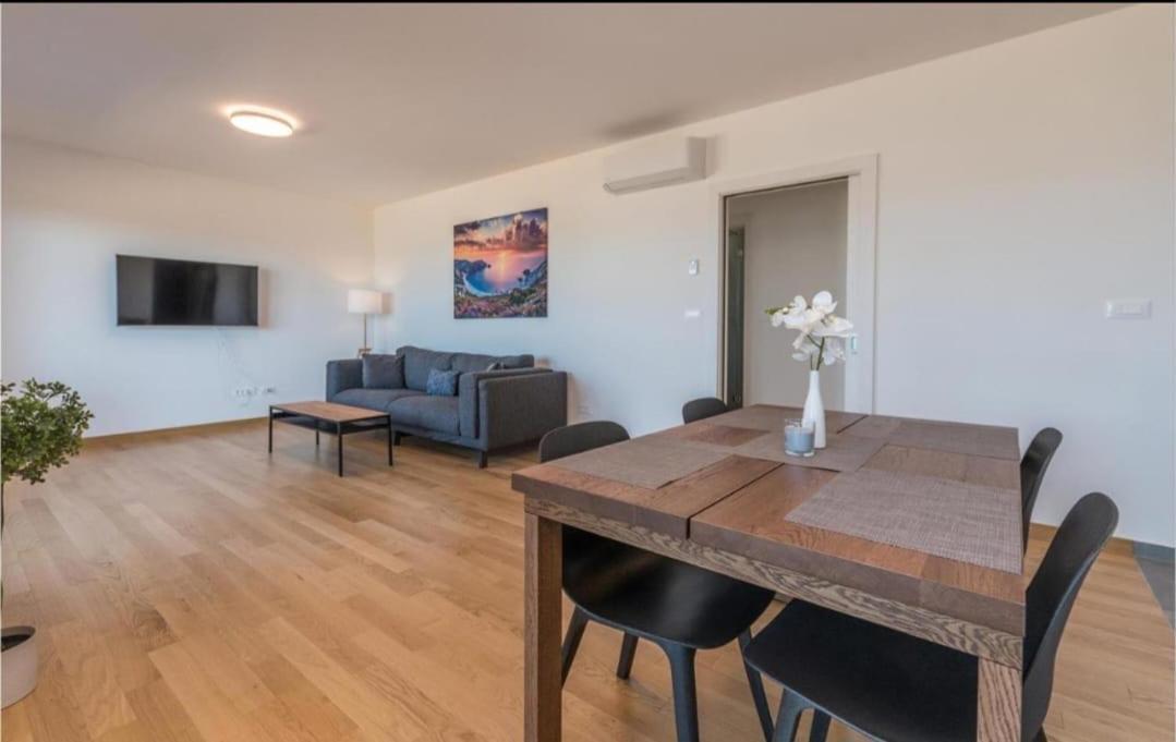 Dvj Apartments 3 Sveti Filip i Jakov Bagian luar foto